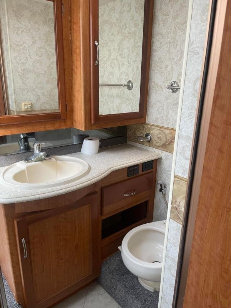 Used 2005 National Tropical Class A