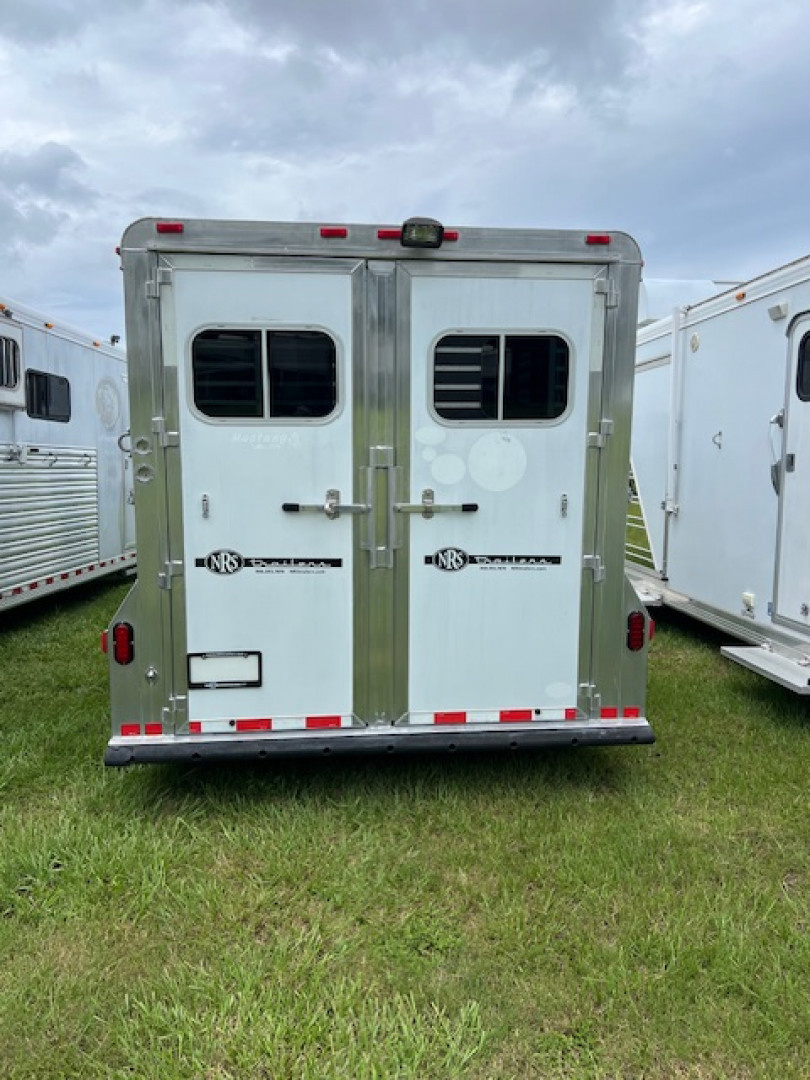 Used 2005 Elite Trailers 2 horse w/7' living quarters and gen. Horse Trailer