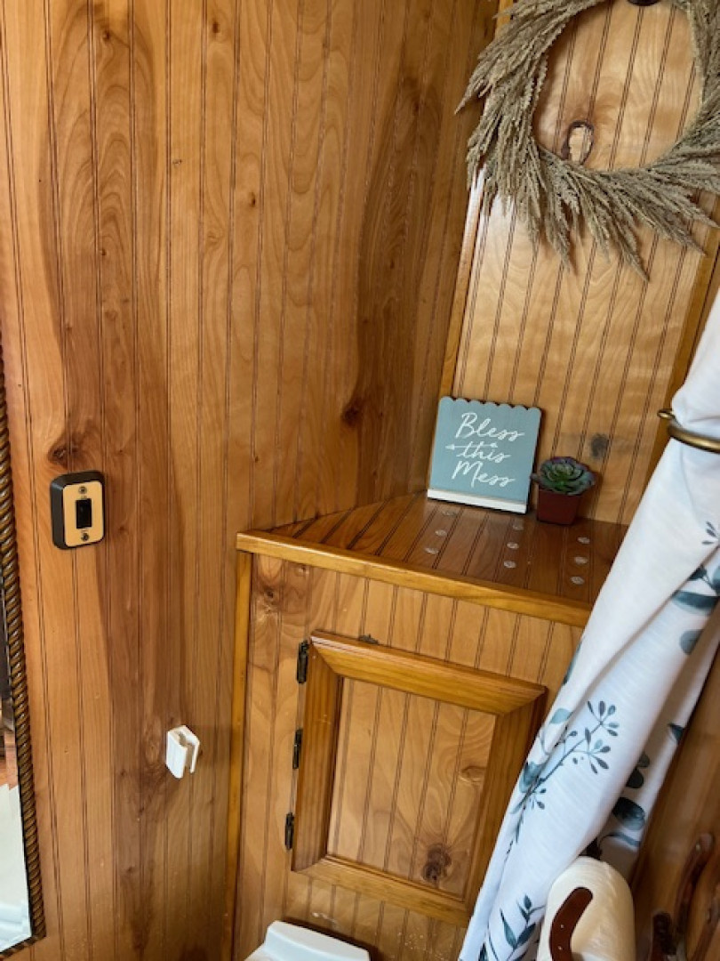 Used 2005 Elite Trailers 2 horse w/7' living quarters and gen. Horse Trailer