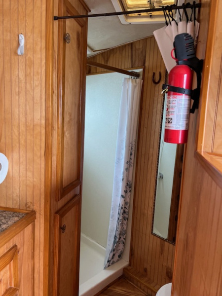 Used 2005 Elite Trailers 2 horse w/7' living quarters and gen. Horse Trailer