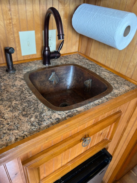 Used 2005 Elite Trailers 2 horse w/7' living quarters and gen. Horse Trailer