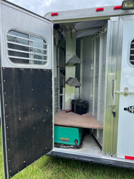 Used 2005 Elite Trailers 2 horse w/7' living quarters and gen. Horse Trailer