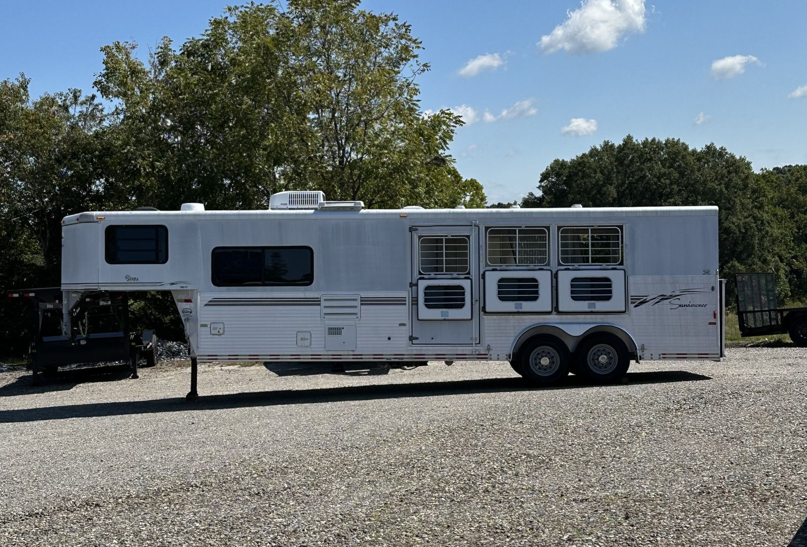 Used 2001 Sundowner Trailers 3H 8010 Sierra 720 Horse Trailer