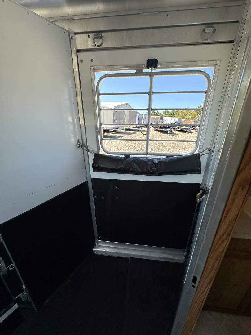 Used 2001 Sundowner Trailers 3H 8010 Sierra 720 Horse Trailer