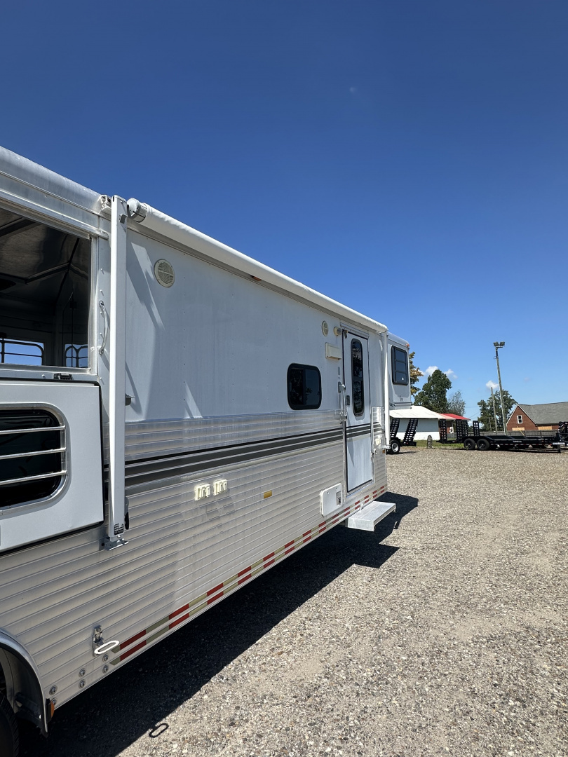 Used 2001 Sundowner Trailers 3H 8010 Sierra 720 Horse Trailer