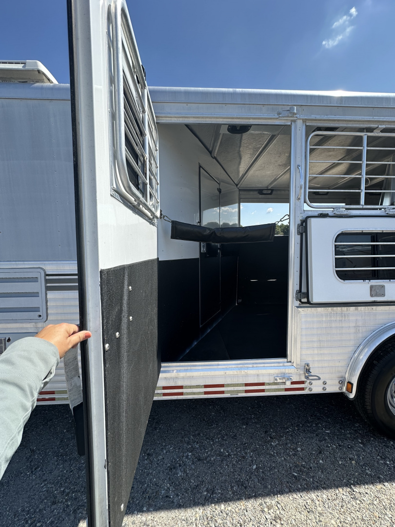 Used 2001 Sundowner Trailers 3H 8010 Sierra 720 Horse Trailer