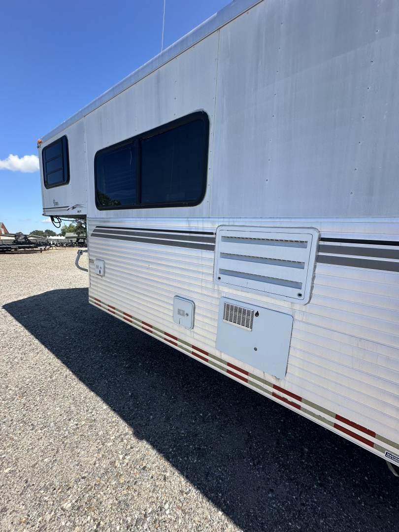 Used 2001 Sundowner Trailers 3H 8010 Sierra 720 Horse Trailer