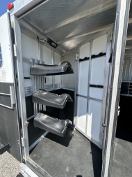 Used 2001 Sundowner Trailers 3H 8010 Sierra 720 Horse Trailer