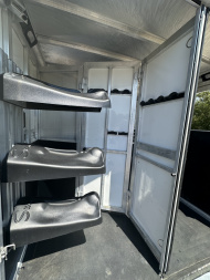 Used 2001 Sundowner Trailers 3H 8010 Sierra 720 Horse Trailer