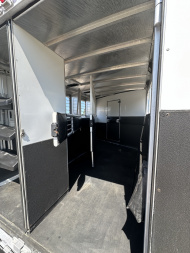 Used 2001 Sundowner Trailers 3H 8010 Sierra 720 Horse Trailer