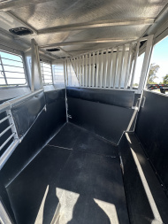 Used 2001 Sundowner Trailers 3H 8010 Sierra 720 Horse Trailer