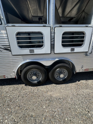 Used 2001 Sundowner Trailers 3H 8010 Sierra 720 Horse Trailer