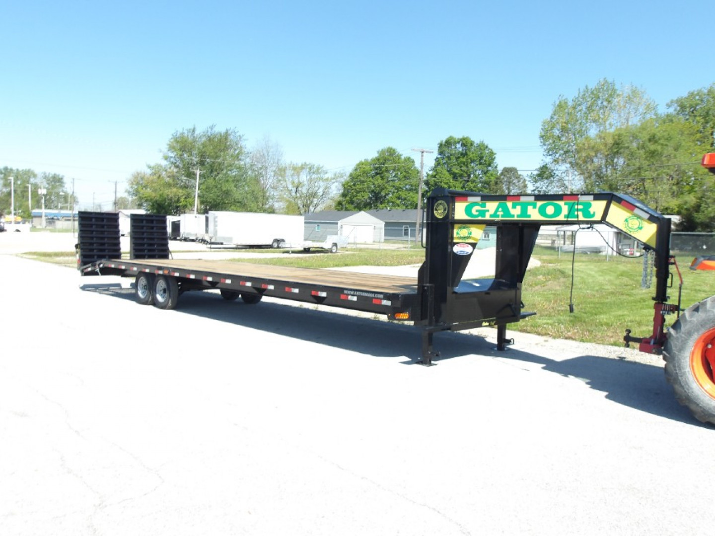 New 2025 Gatormade Trailers 30+5 Gooseneck 16K Flatbed Trailer