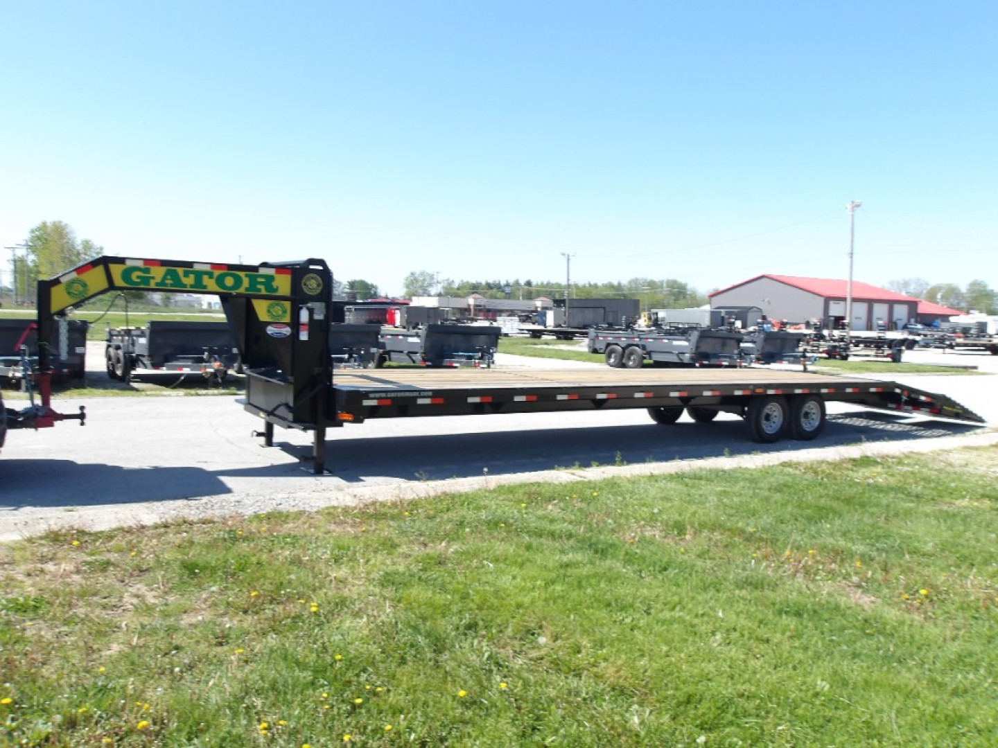 New 2025 Gatormade Trailers 30+5 Gooseneck 16K Flatbed Trailer