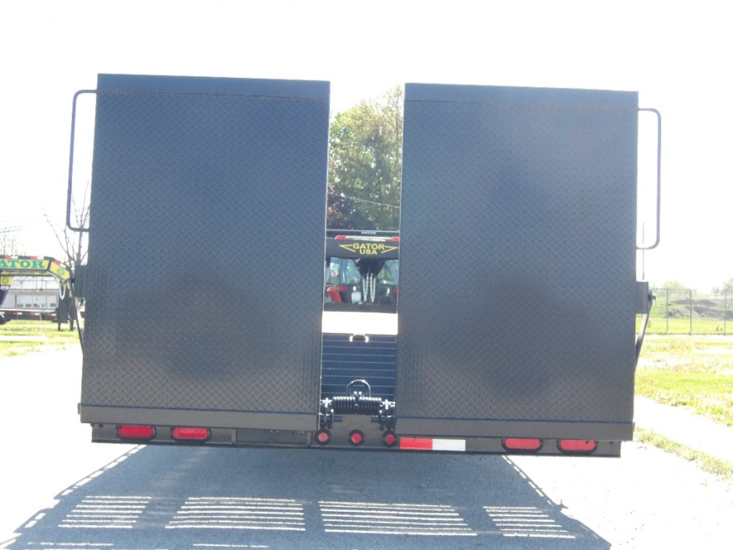 New 2025 Gatormade Trailers 35+5 Gooseneck 16K Flatbed Trailer