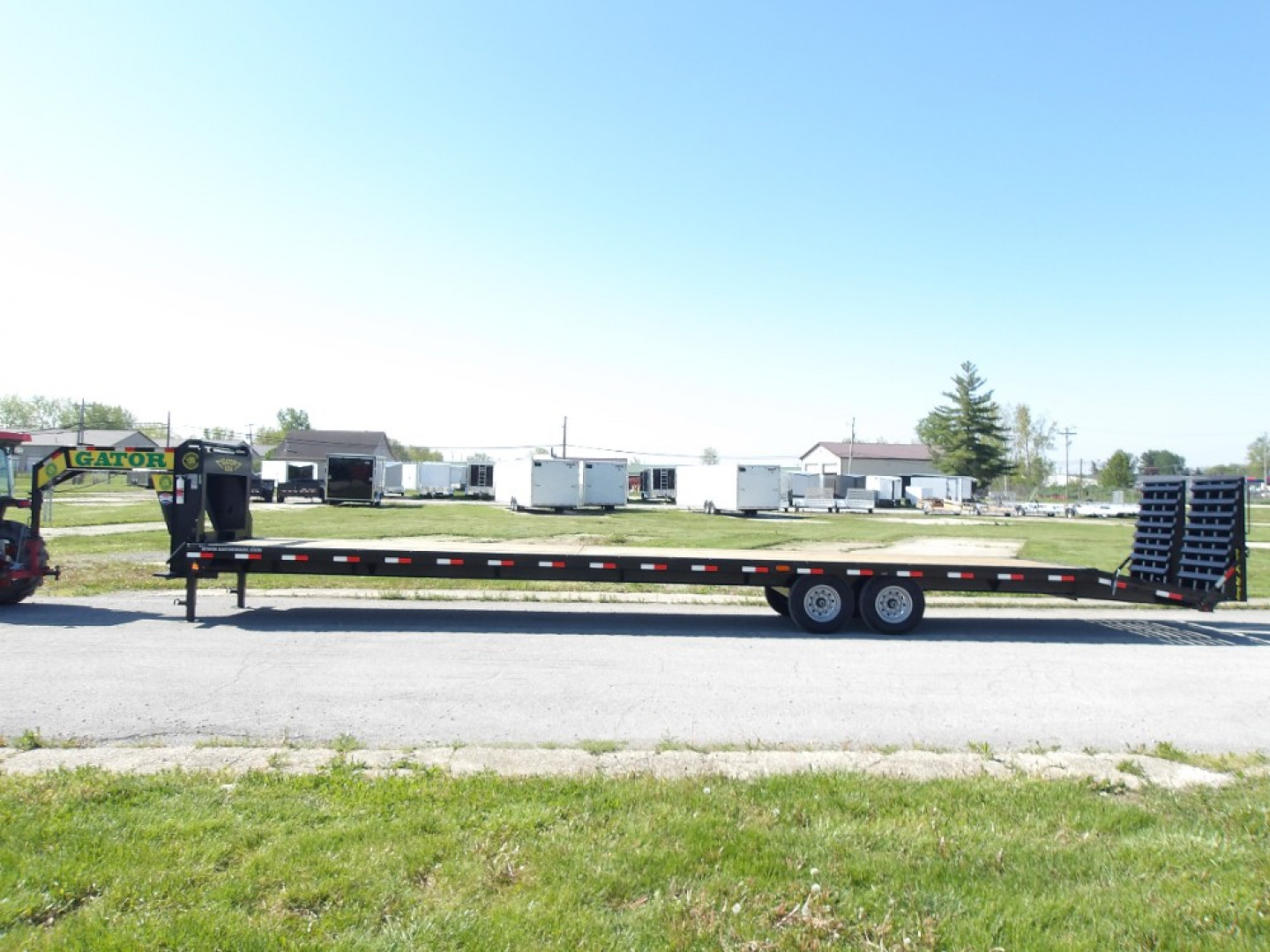 New 2025 Gatormade Trailers 35+5 Gooseneck 16K Flatbed Trailer
