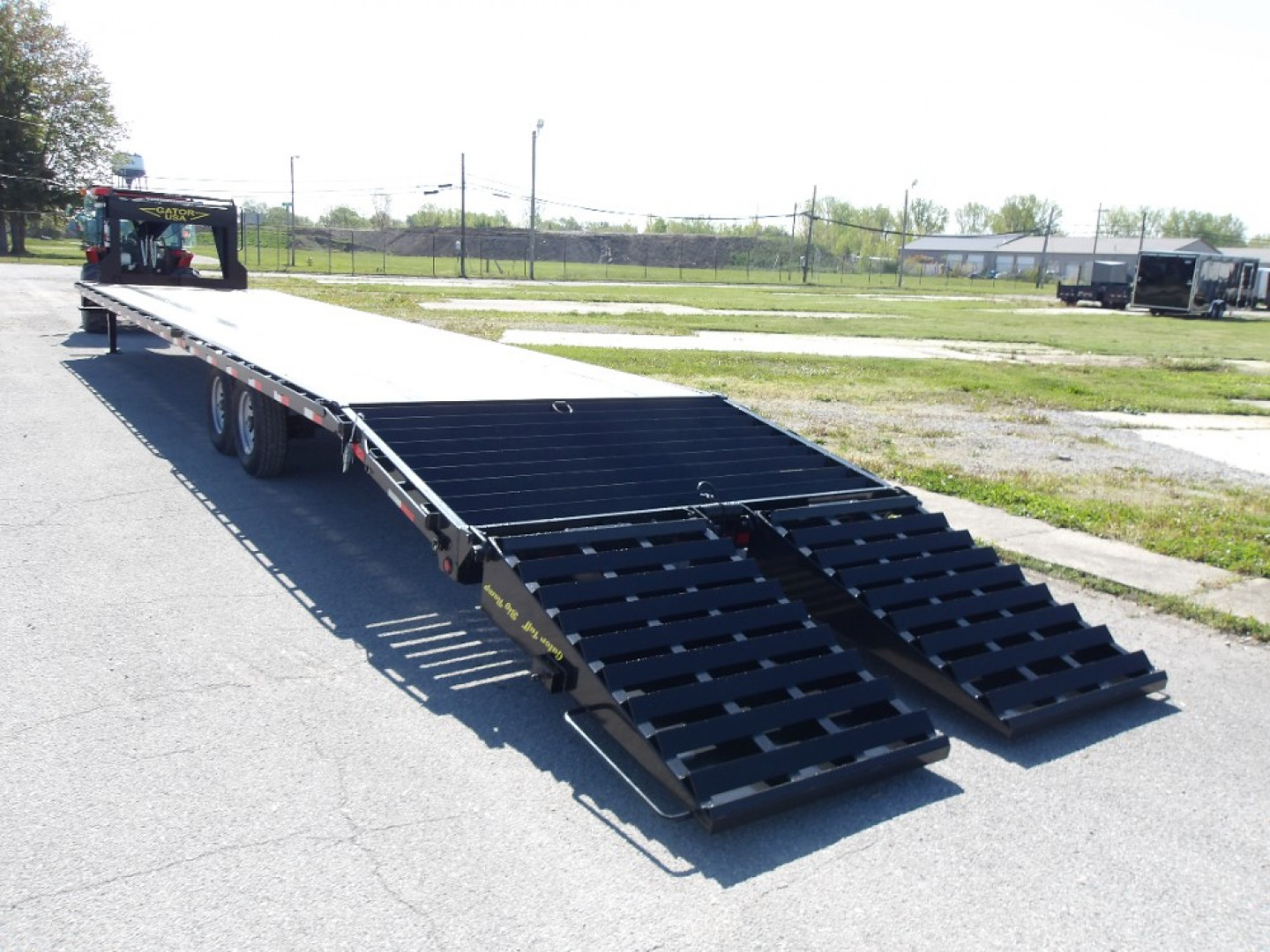 New 2025 Gatormade Trailers 35+5 Gooseneck 16K Flatbed Trailer