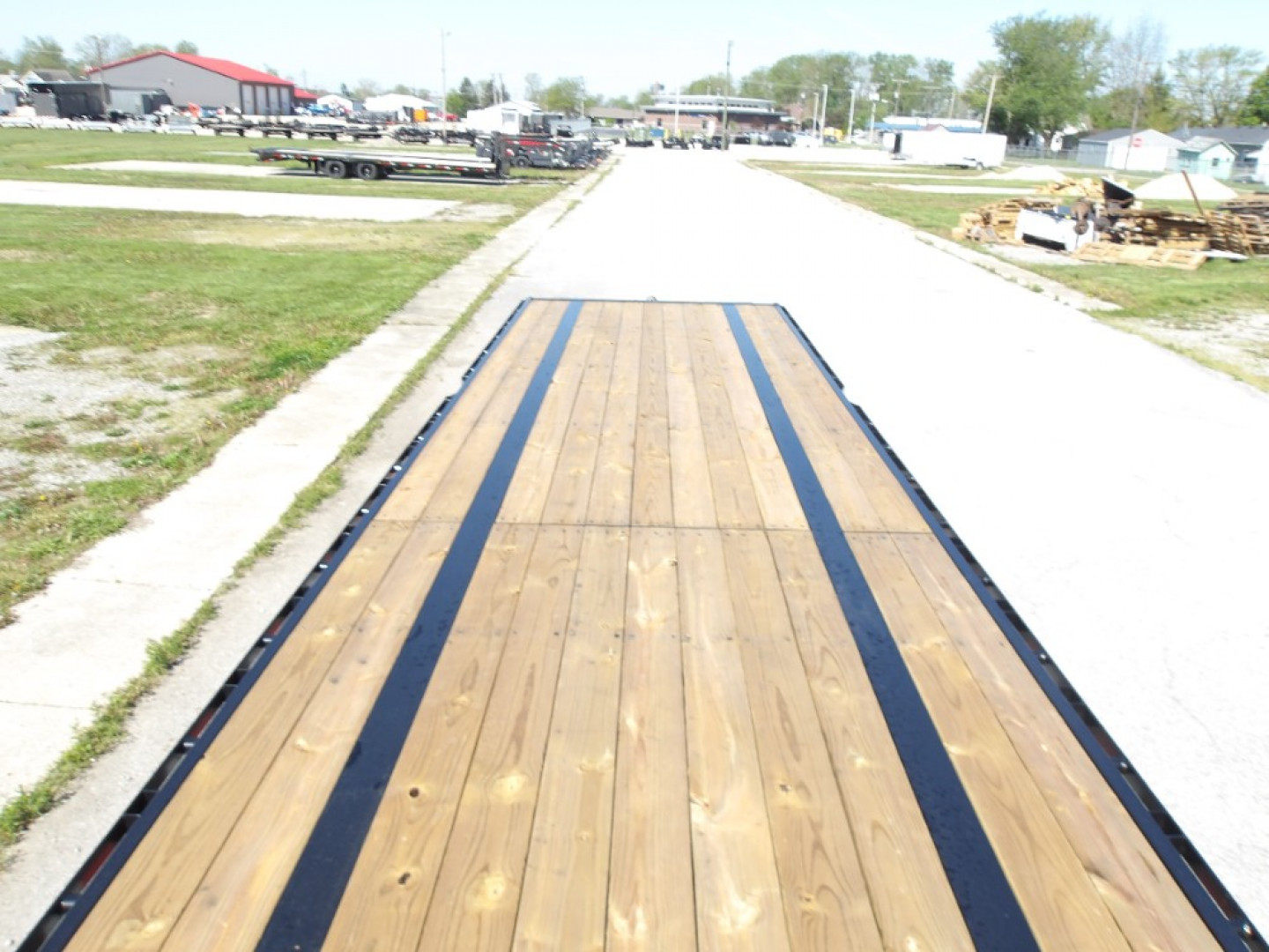 New 2025 Gatormade Trailers 35+5 Gooseneck 16K Flatbed Trailer