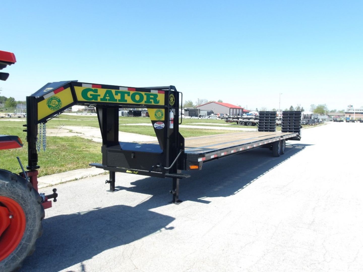 New 2025 Gatormade Trailers 35+5 Gooseneck 16K Flatbed Trailer
