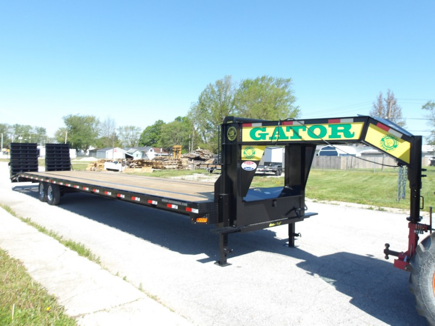 New 2025 Gatormade Trailers 35+5 Gooseneck 16K Flatbed Trailer