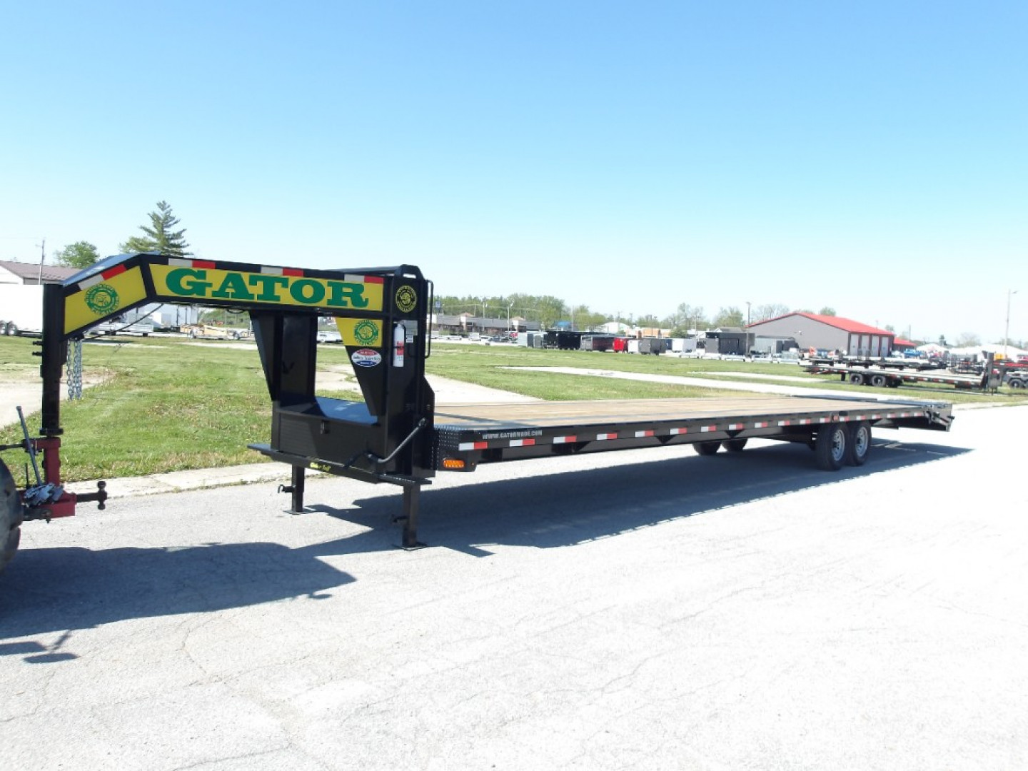 New 2025 Gatormade Trailers 35+5 Gooseneck 16K Flatbed Trailer