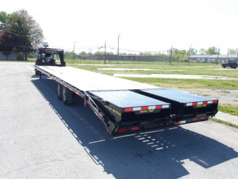 New 2025 Gatormade Trailers 35+5 Gooseneck 16K Flatbed Trailer