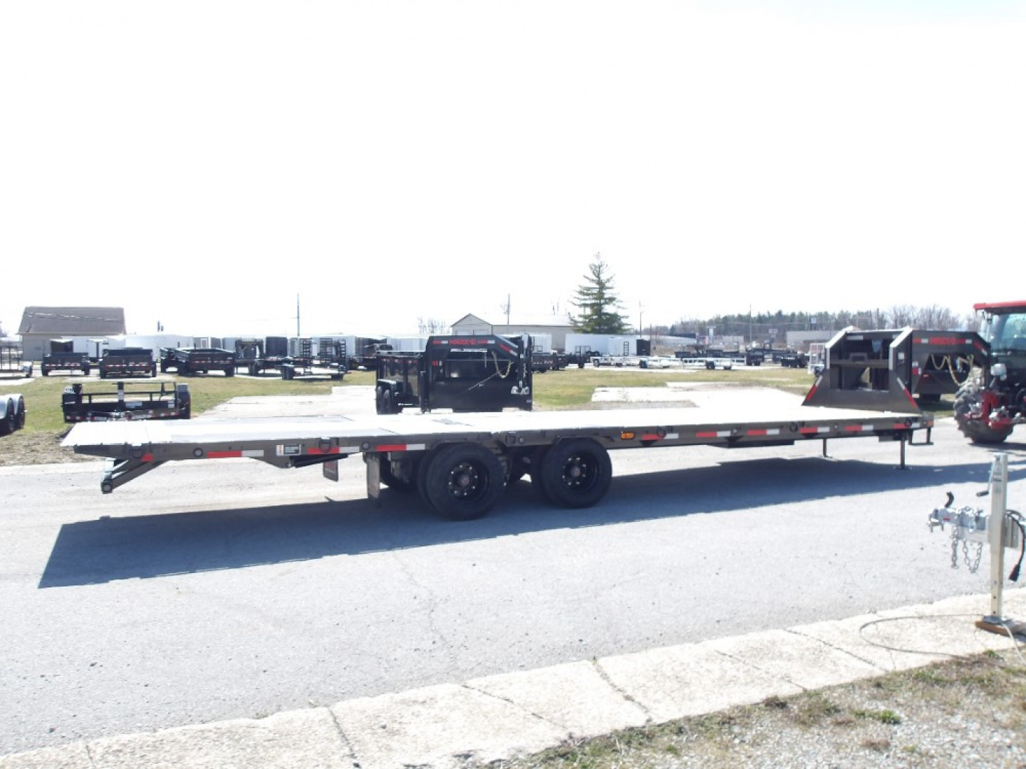 New 2025 MAXXD YDB10232 Flatbed Trailer