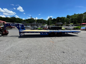 New 2025 Load Trail 102x32 hyd dove tail w/ hyd jack Equipment Trailer