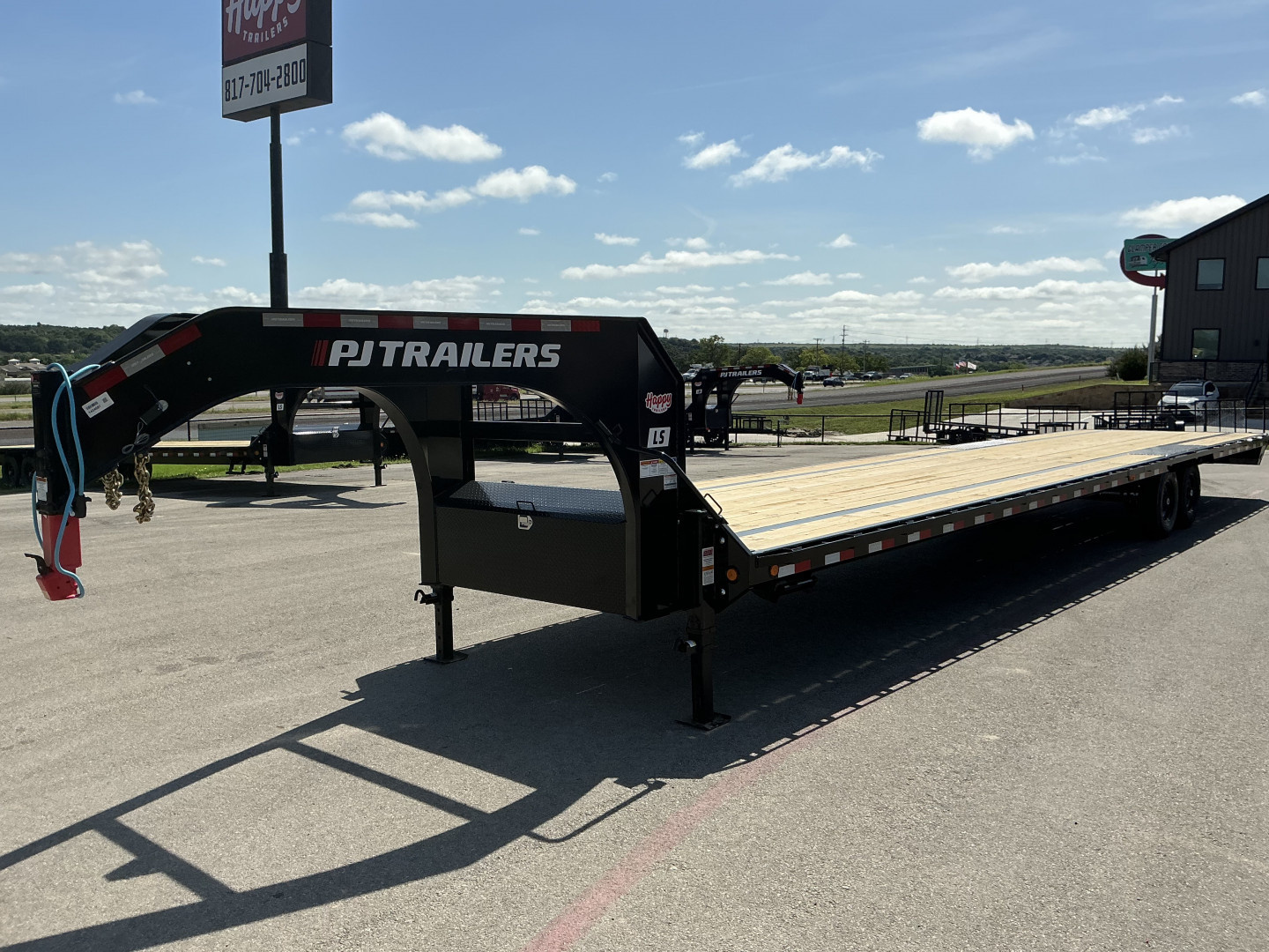 New 2026 PJ 102"x40' GN Low-Pro Flatbed w/ Singles - LS