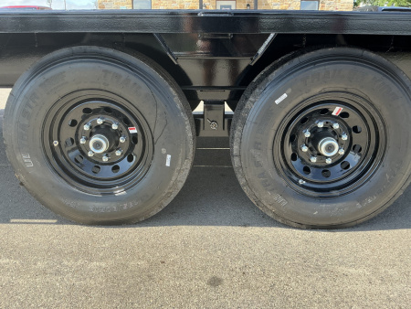 New 2026 PJ 102"x40' GN Low-Pro Flatbed w/ Singles - LS