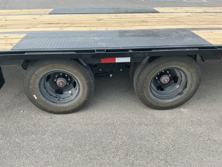 New 2026 PJ 102"x40' GN Low-Pro Flatbed w/ Duals - LD