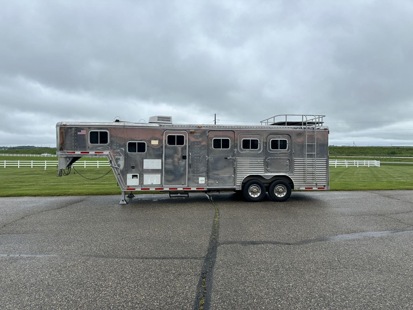 Used 1997 Featherlite Trailers 3H 10' LQ Horse Trailer