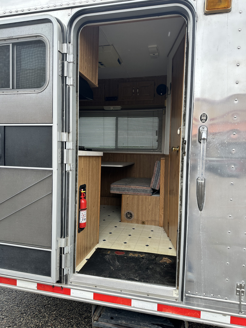 Used 1997 Featherlite Trailers 3H 10' LQ Horse Trailer