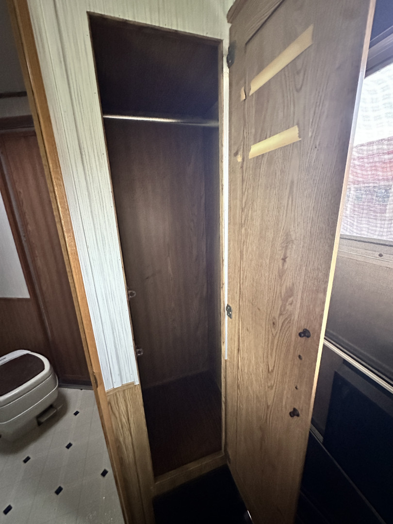 Used 1997 Featherlite Trailers 3H 10' LQ Horse Trailer