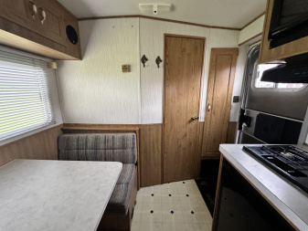 Used 1997 Featherlite Trailers 3H 10' LQ Horse Trailer