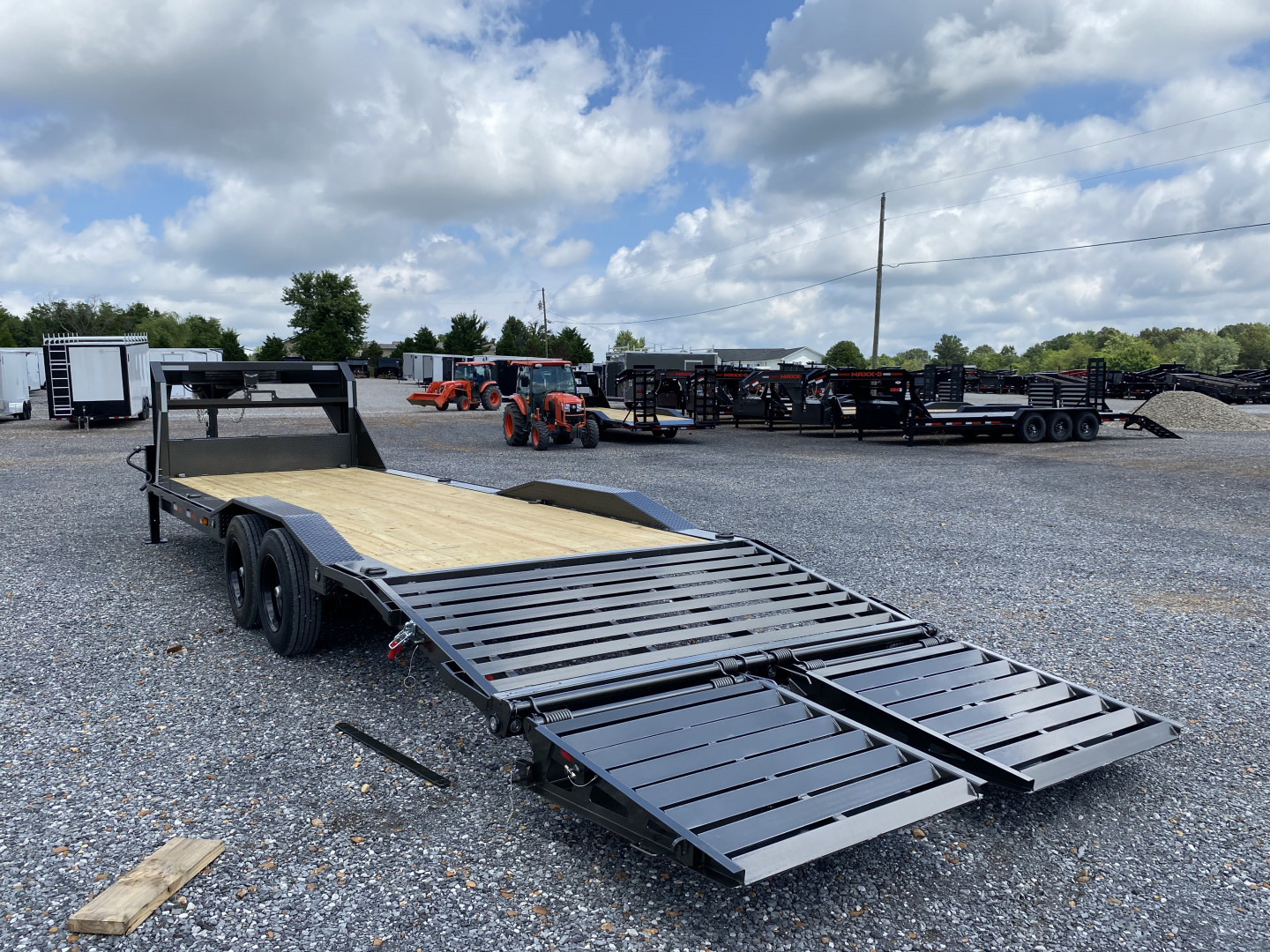 New 2026 MAXXD Gooseneck Trailer | 102" x 26' 18K GVWR