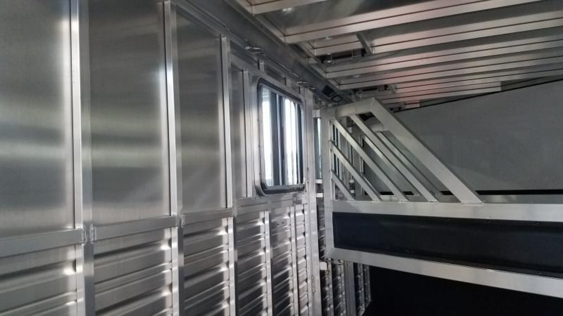 New 2023 Frontier Trailers COLT SERIES COMBO/SLANT 3 HORSE