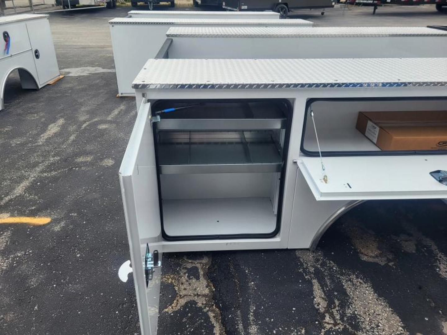 New 2024 CM Truck Beds CMG 110/94VVSSG2M