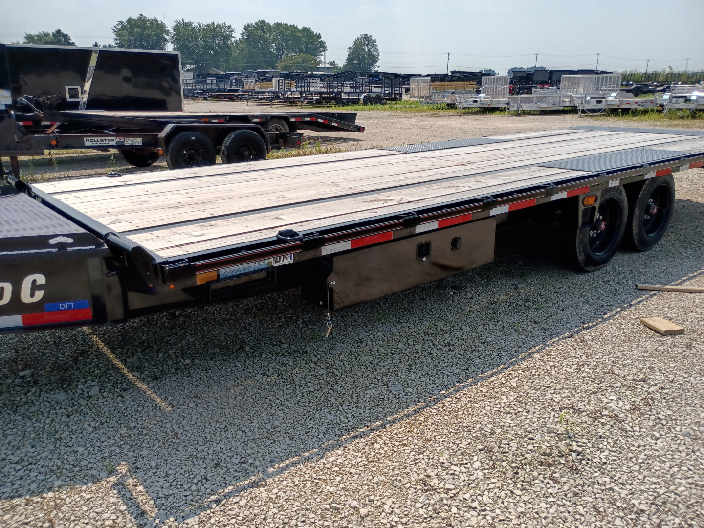 New 2025 Diamond C Trailers DET208L 24X102