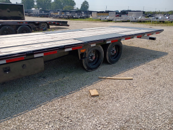 New 2025 Diamond C Trailers DET208L 24X102