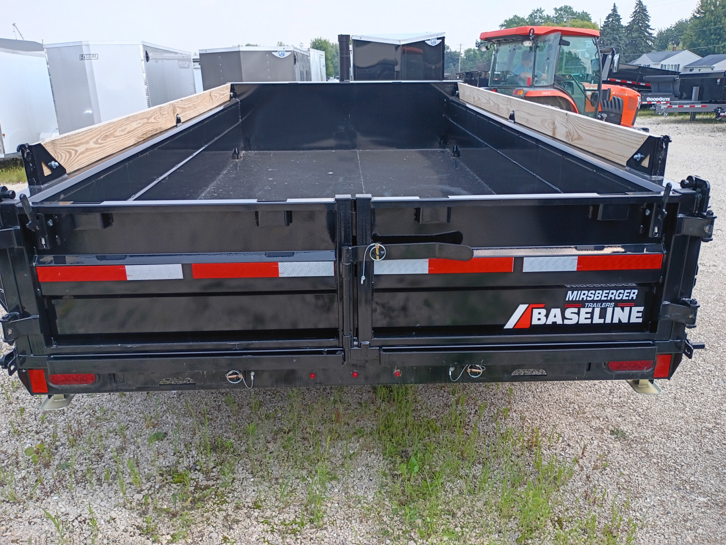 New 2025 Diamond C Trailers HDU208 14X82