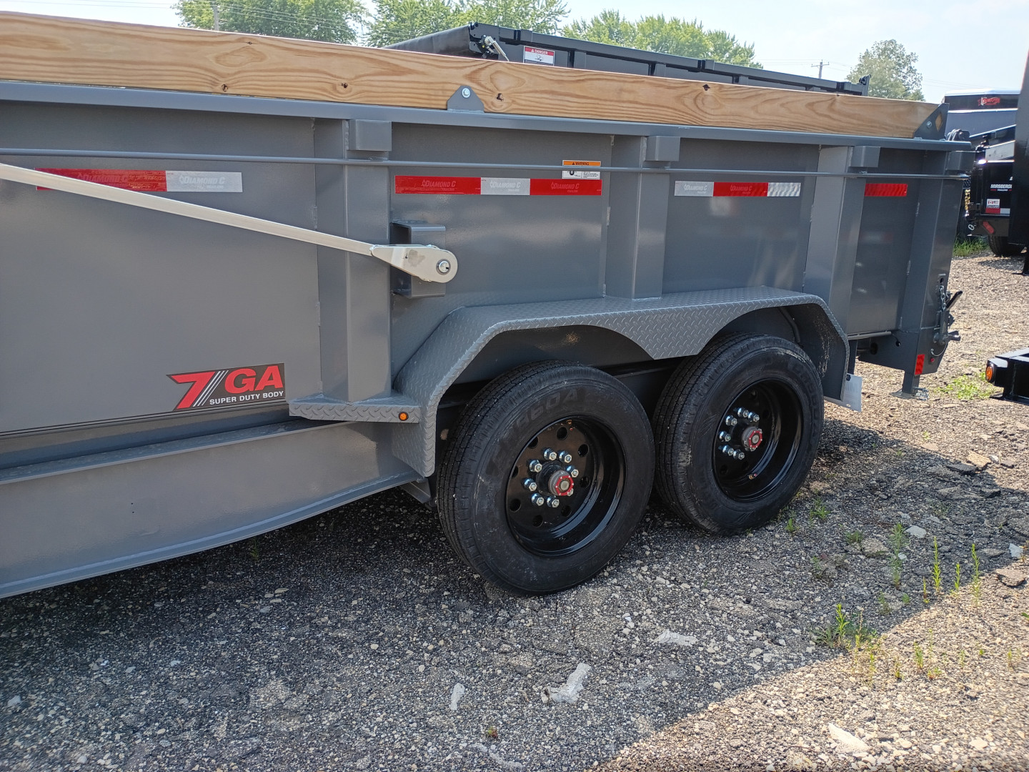 New 2025 Diamond C Trailers LPT208 16X81