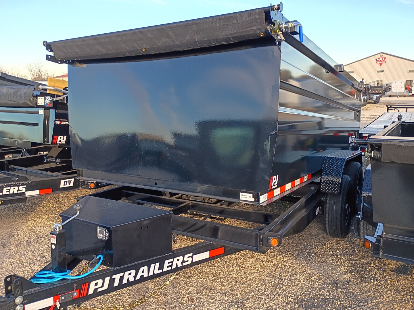 New 2026 PJ Trailers D7142