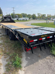 New 2024 Big Tex Trailers 22GN-25D5A Flatbed Trailer