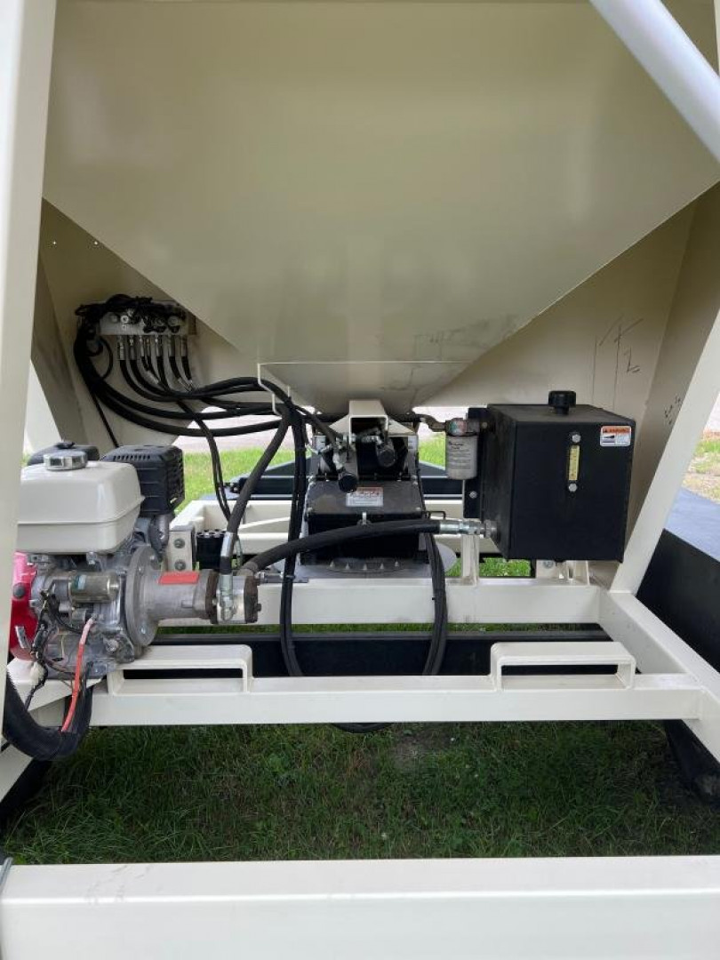 New 2023 Meridian 375 RT Seed Tender