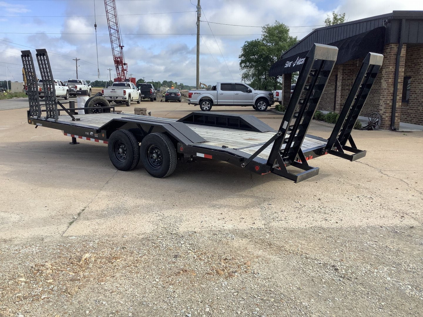 Used 2023 Load Trail 102x22 (14K) Drive Over Fender Equipment Trailer