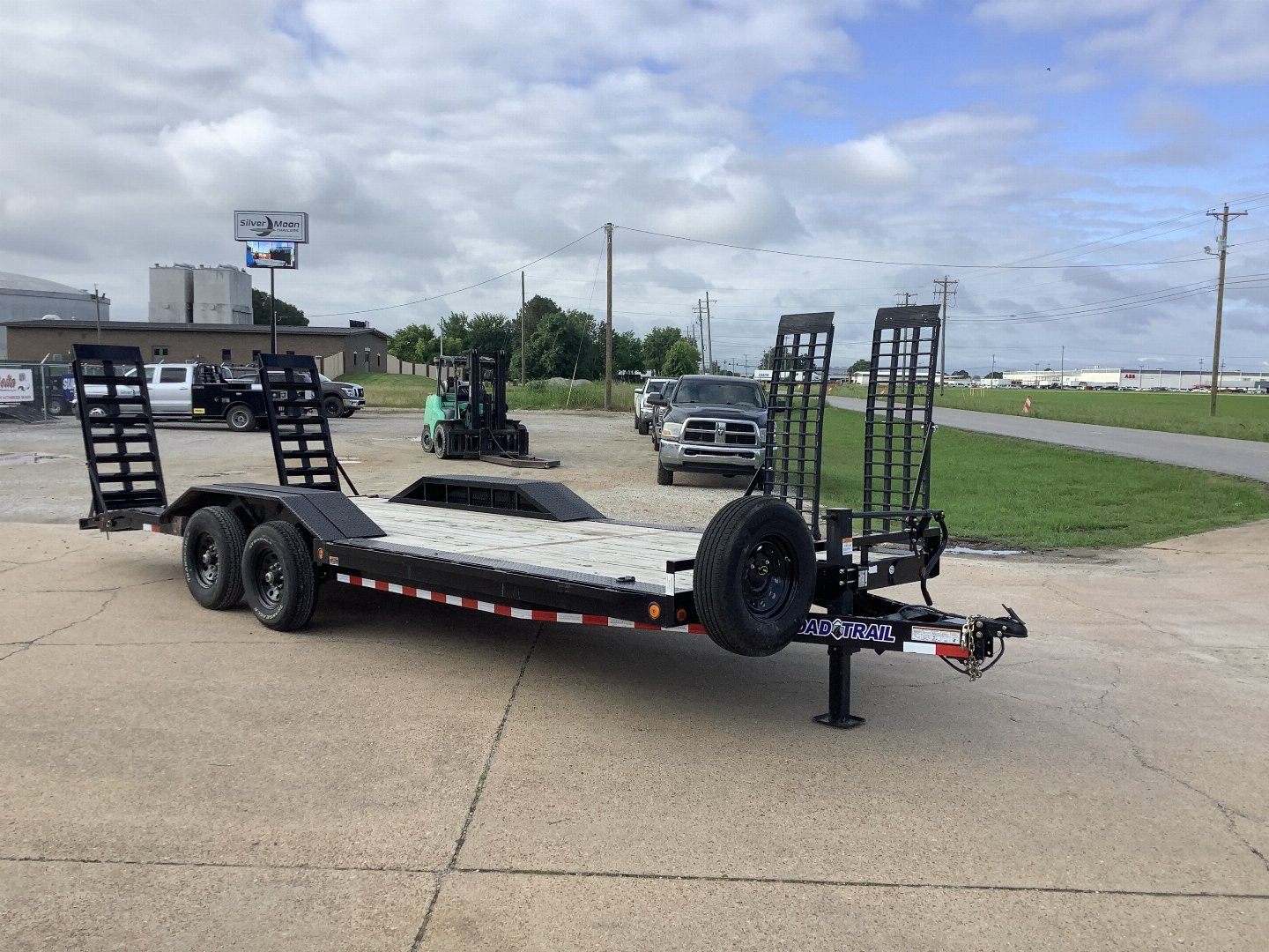 Used 2023 Load Trail 102x22 (14K) Drive Over Fender Equipment Trailer