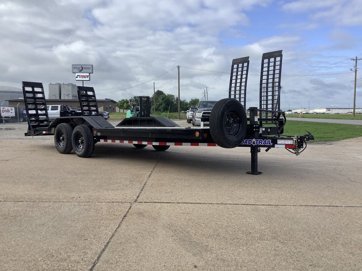 Used 2023 Load Trail 102x22 (14K) Drive Over Fender Equipment Trailer