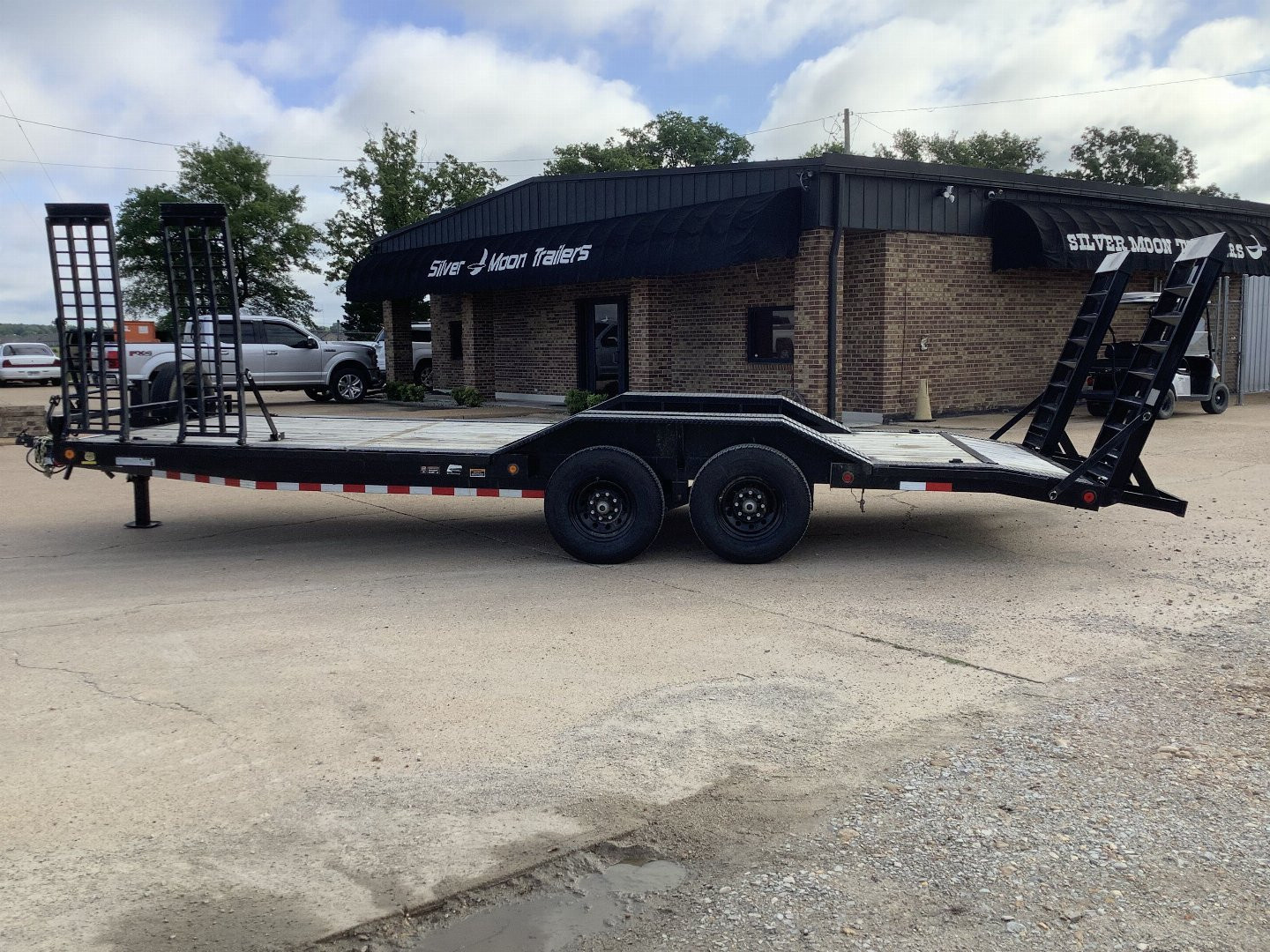 Used 2023 Load Trail 102x22 (14K) Drive Over Fender Equipment Trailer