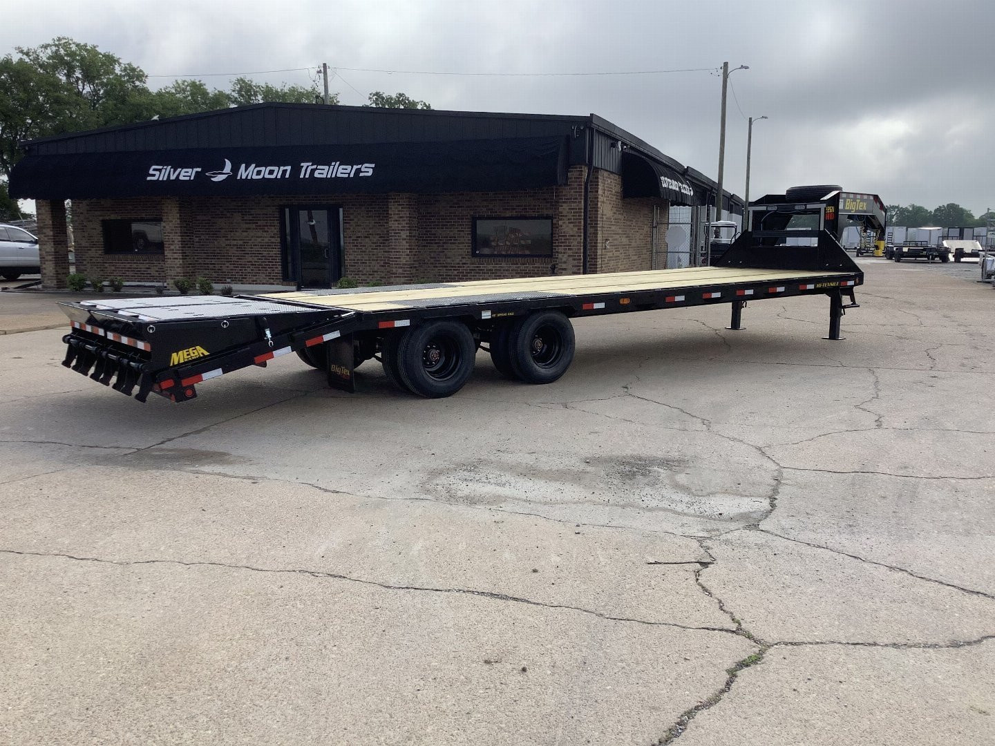 New 2026 Big Tex Trailers 22GN-25+5 (23.9K) Gooseneck Flatbed Trailer